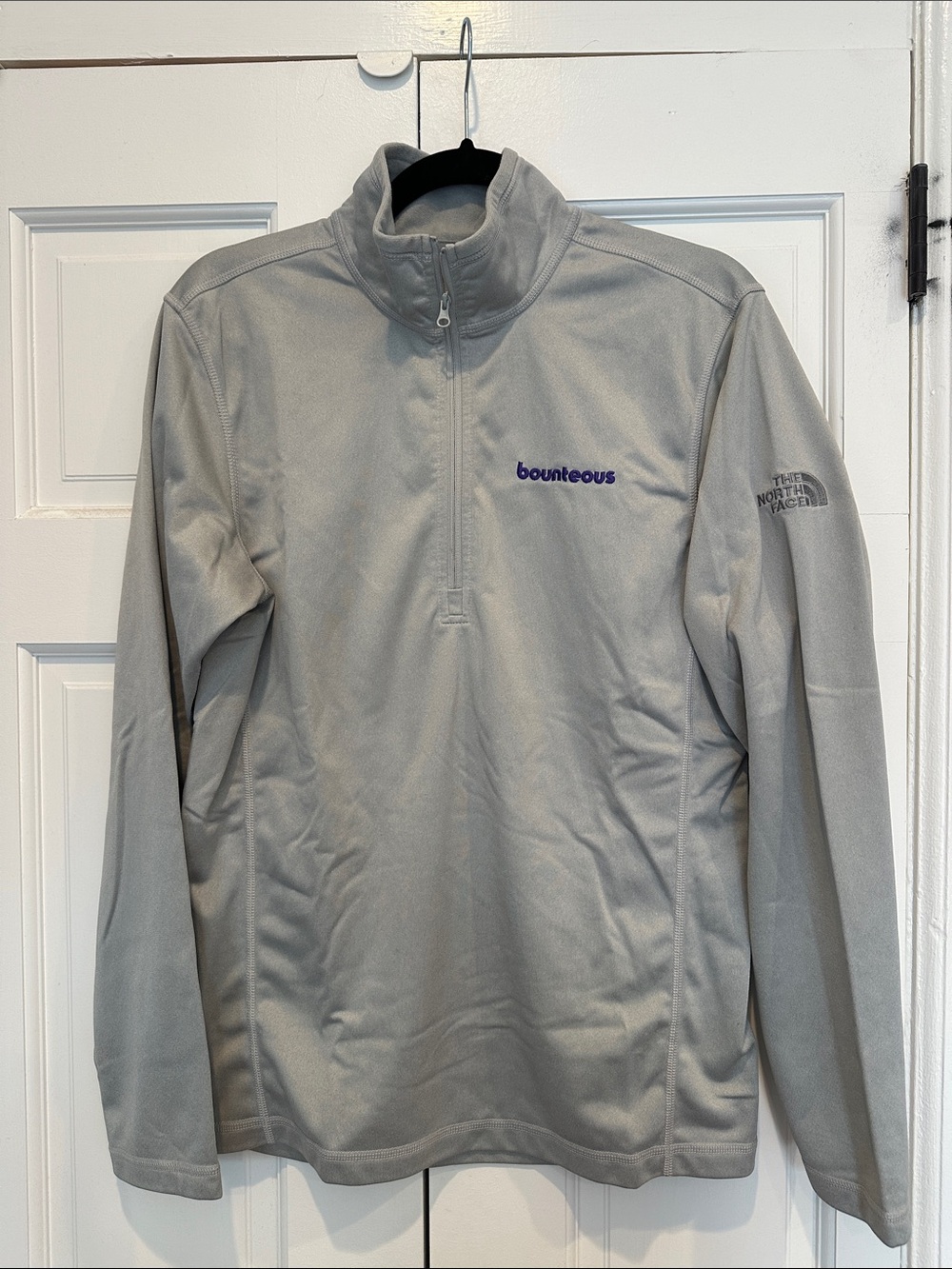 *NEW* The North Face Men's Light Gray Half-Zip Pullover Sweater w/ company logo